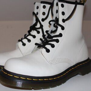 Unisex Doc Martens 1460 Lifestyle Boots White Air Wair AW004 Women's Size 7 6M